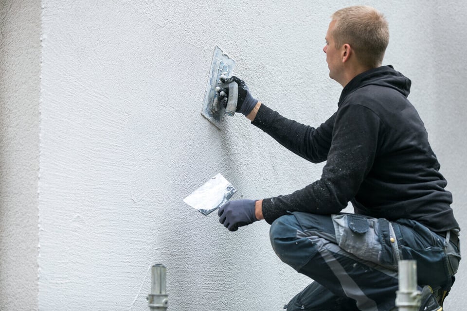 Worker applying stucco - Thompson Communities - Stucco Remediation Experts in Chester County